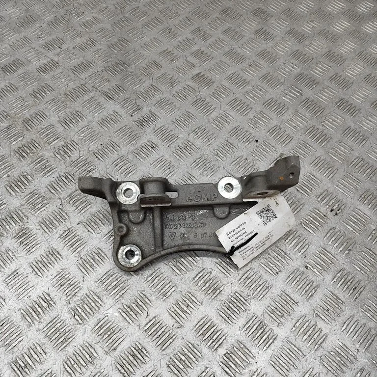 Engine mounting bracket 9826426680