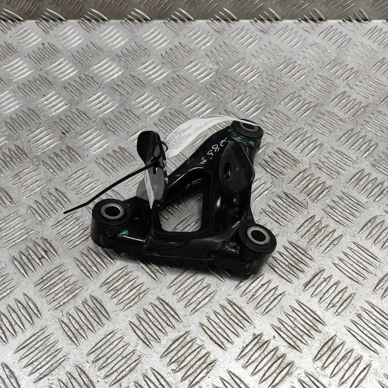 Engine mounting bracket 111023300C