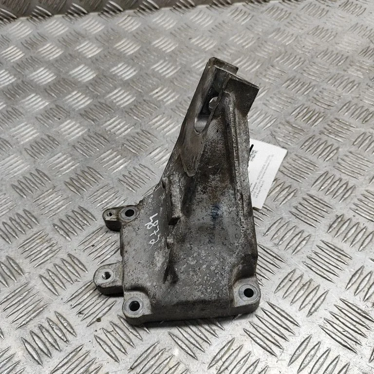Engine mounting bracket A2782236404
