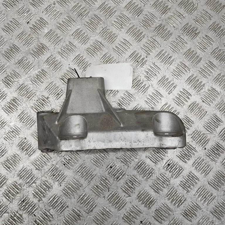 Dzinēja stiprinājuma kronšteins – Polestar 2 (2020-)