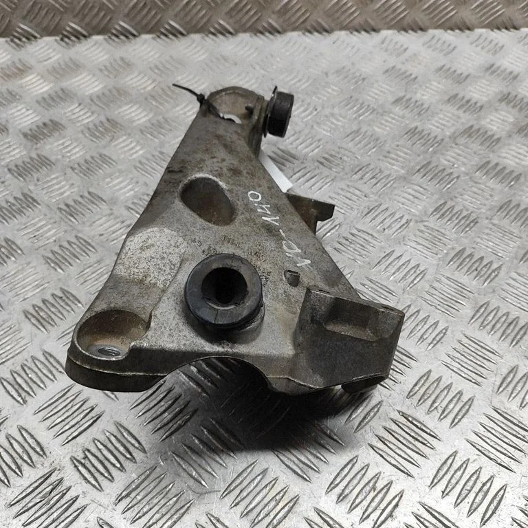 Engine mounting bracket – BMW 5 Series F10 F11 (2009-2016)