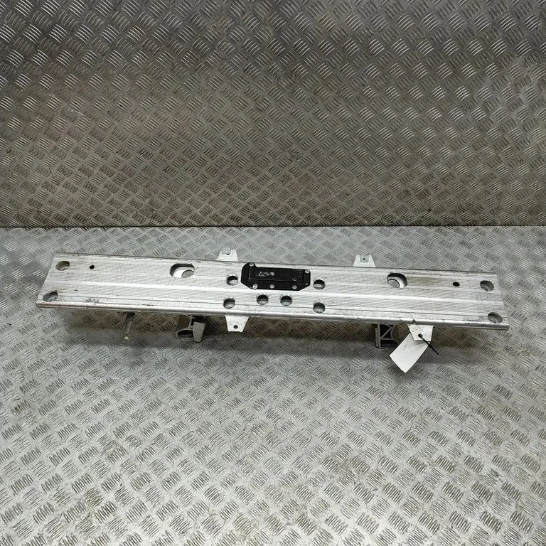 Mootori kinnituskronstein A1672410900