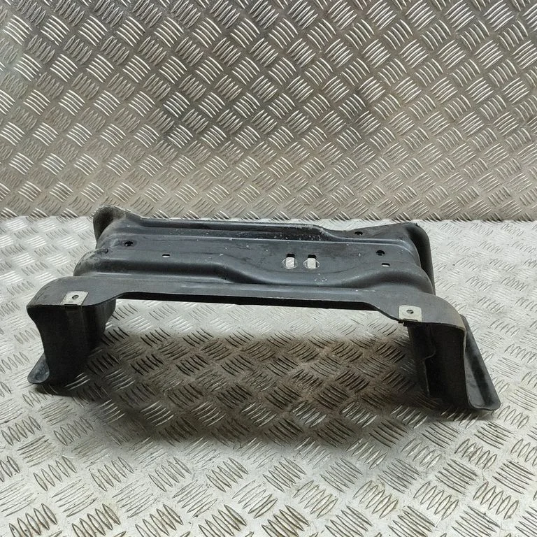Dzinēja stiprinājuma kronšteins A1662401102