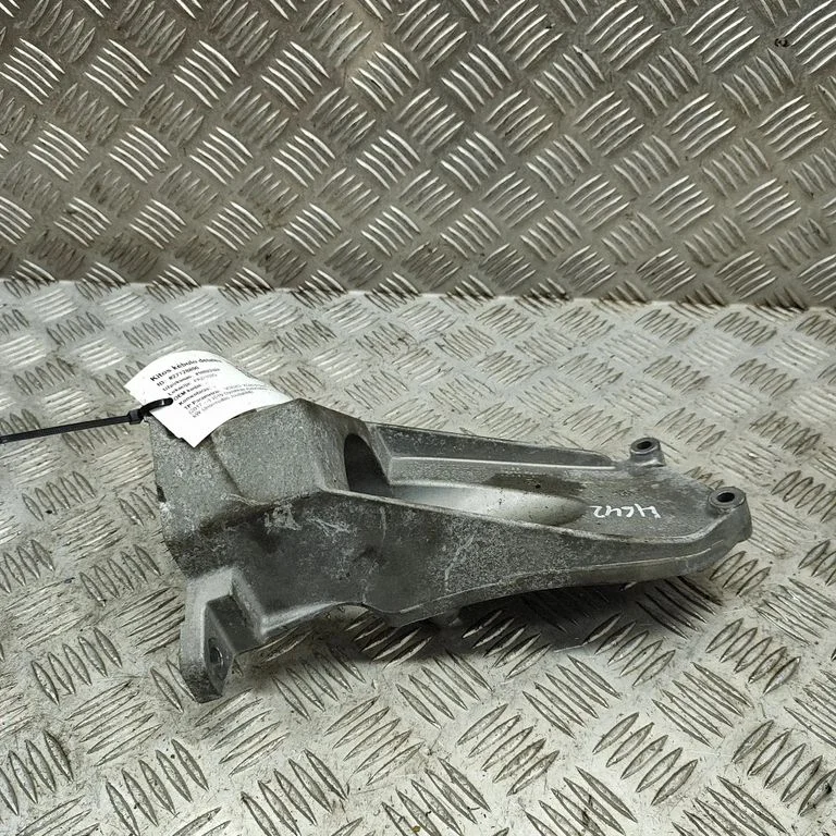 Dzinēja stiprinājuma kronšteins 31370633
