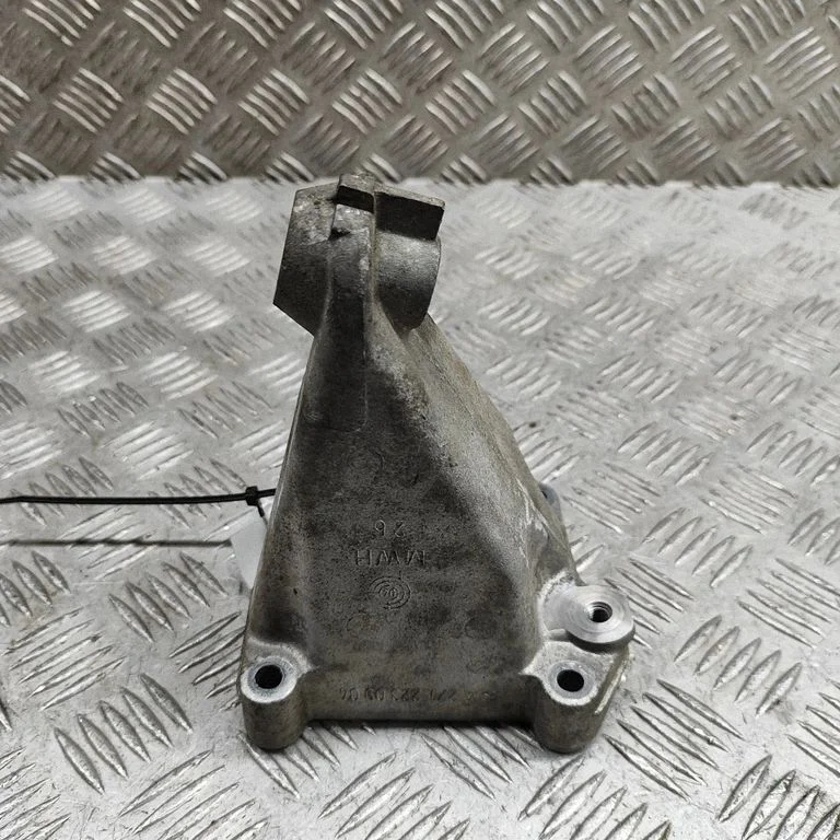 Engine mounting bracket – Mercedes-Benz C-Class AMG W204 (2007-2014)