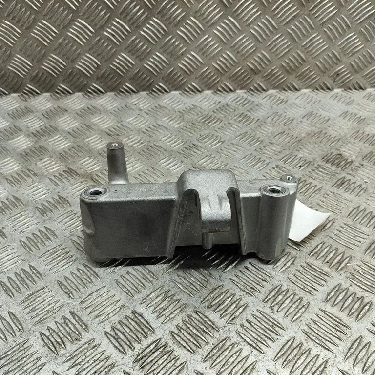 Dzinēja stiprinājuma kronšteins 31686307