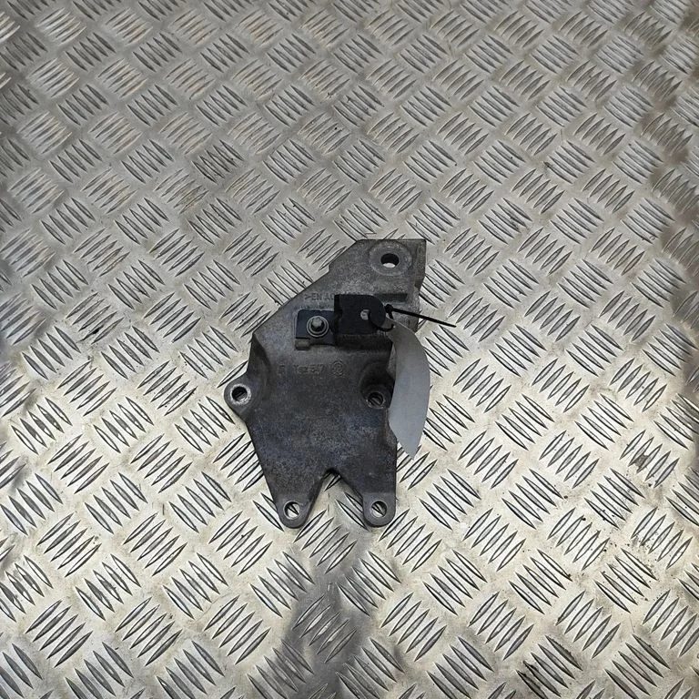 Engine mounting bracket – BMW 7 Series G11 G12 (2015-2022)
