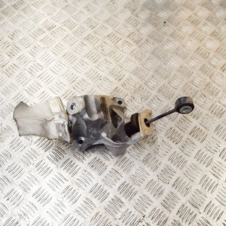 Engine mounting bracket – Audi Q7 4M (2015-)
