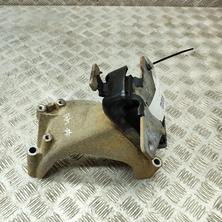 Dzinēja stiprinājuma kronšteins 03L199308E