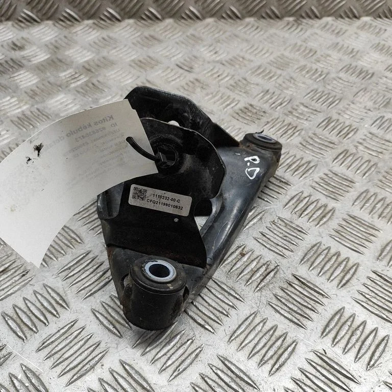 Engine mounting bracket 111023200C