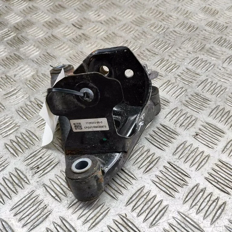 Engine mounting bracket 111023300C