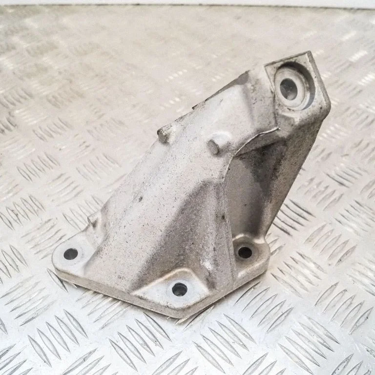 Dzinēja stiprinājuma kronšteins – BMW 6. sērija F12 F13 (2010-2018)