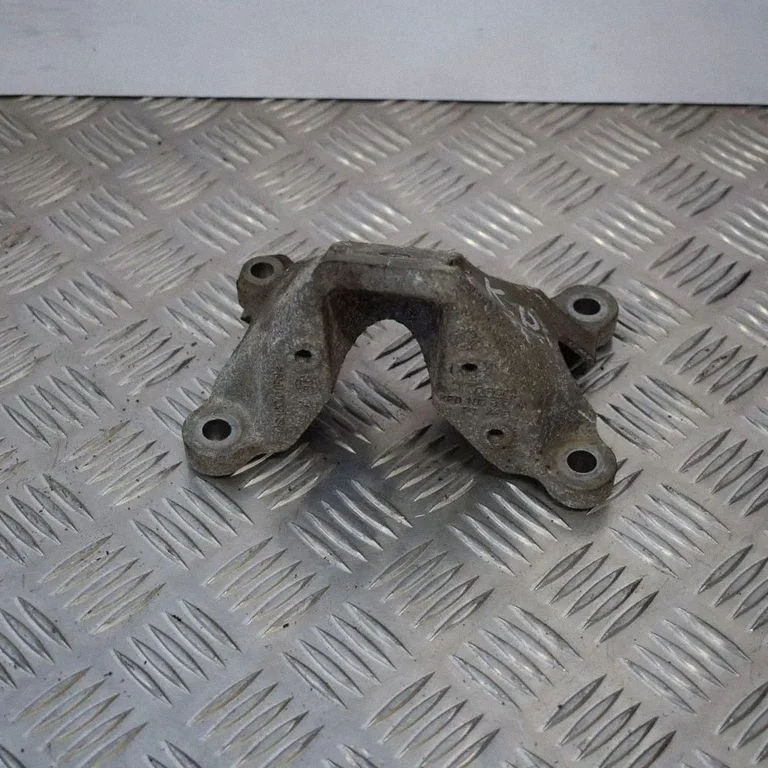 Engine mounting bracket – Audi A6 Allroad C6 (2006-2011)
