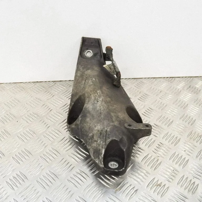 Dzinēja stiprinājuma kronšteins – BMW X5 E70 (2006-2013)