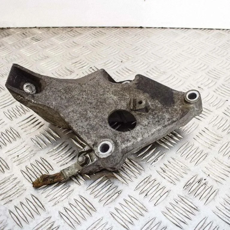Dzinēja stiprinājuma kronšteins – BMW 3. sērija E92 E93 (2005-2014)