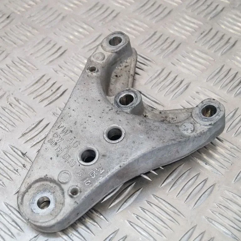Engine mounting bracket – Volkswagen Polo V 6R (2009-2017)