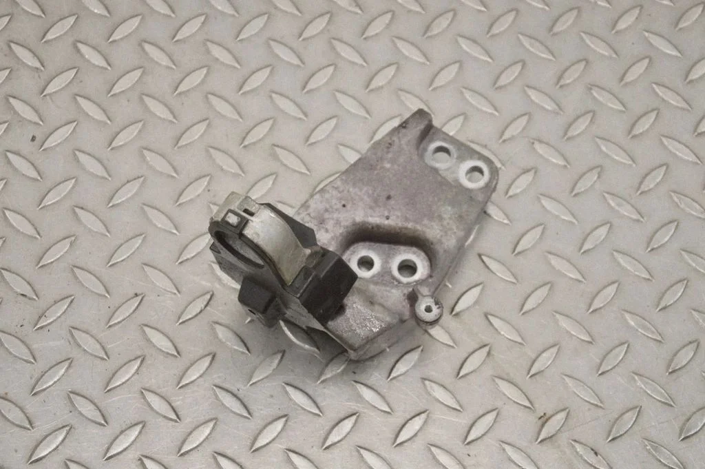 Mootori kinnituskronstein – Lexus ES VII XZ10 (2018-2021), parem