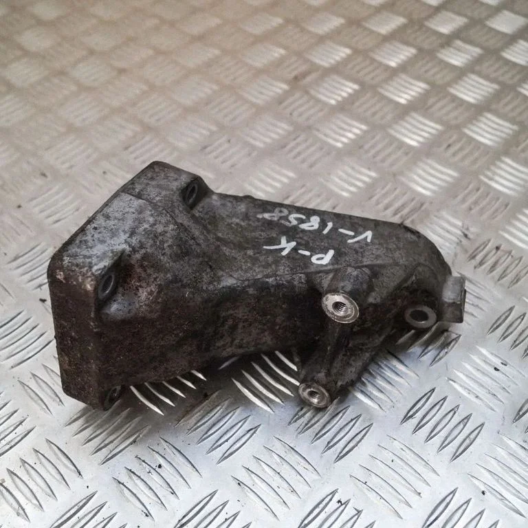 Dzinēja stiprinājuma kronšteins A6112230704