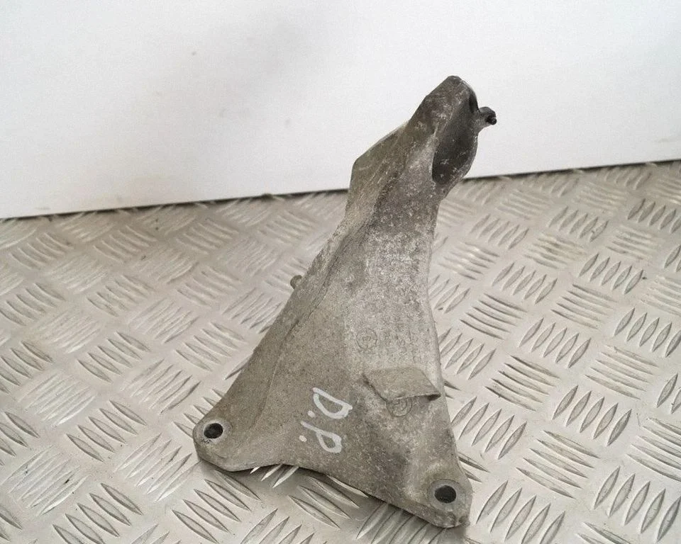 Dzinēja stiprinājuma kronšteins – BMW 3. sērija E90 E91 (2005-2012)