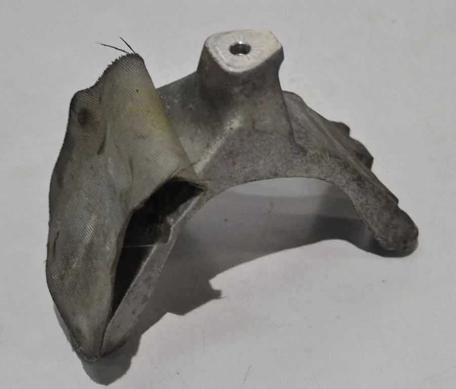 Engine mounting bracket – Audi A4 Allroad B8 (2008-2016)