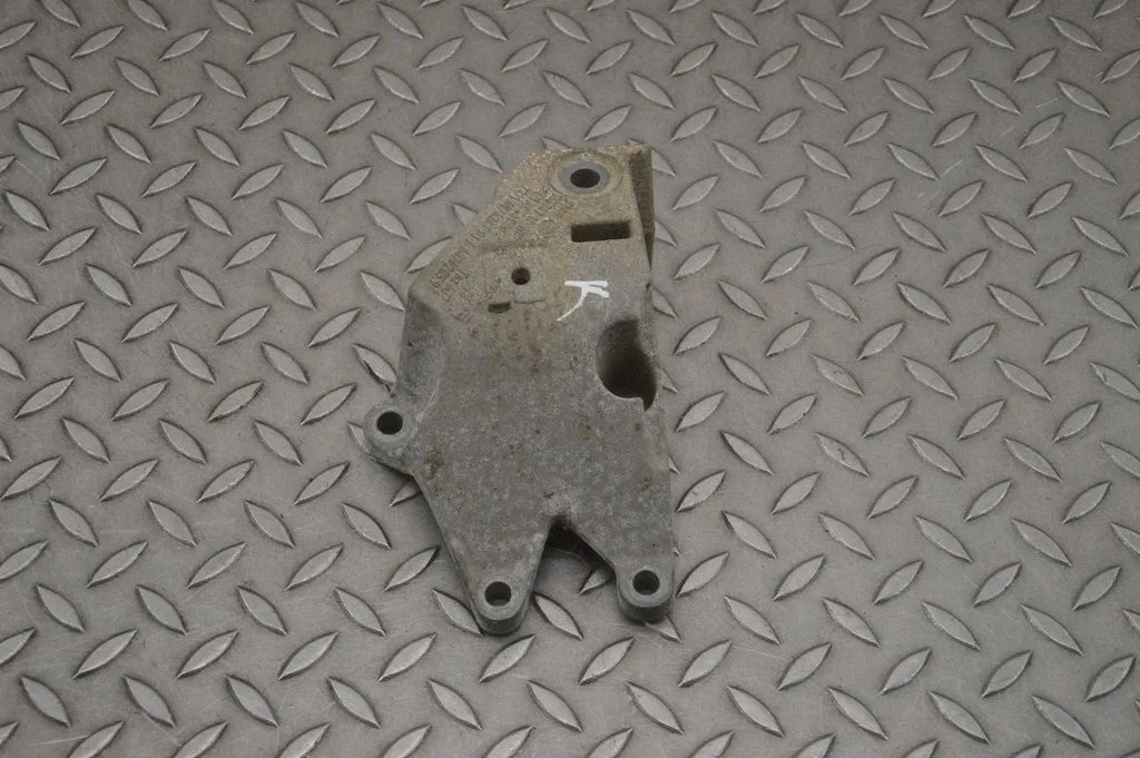 Engine mounting bracket – BMW 3 Series G20 G21 (2019-)