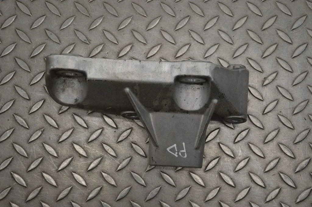 Engine mounting bracket 31686306