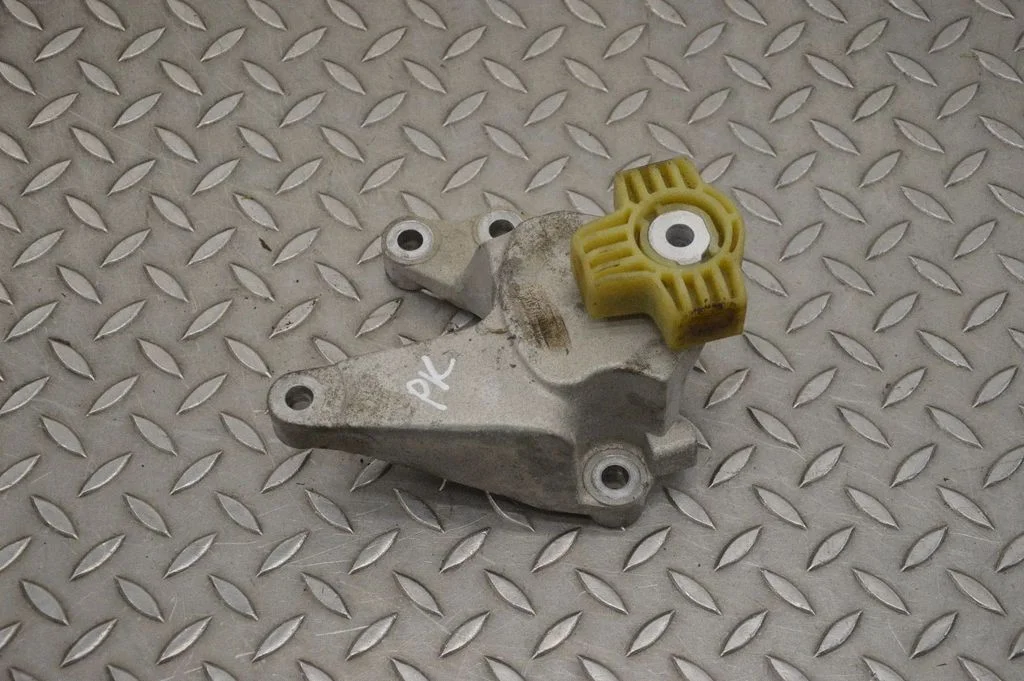 Engine mounting bracket 31686309