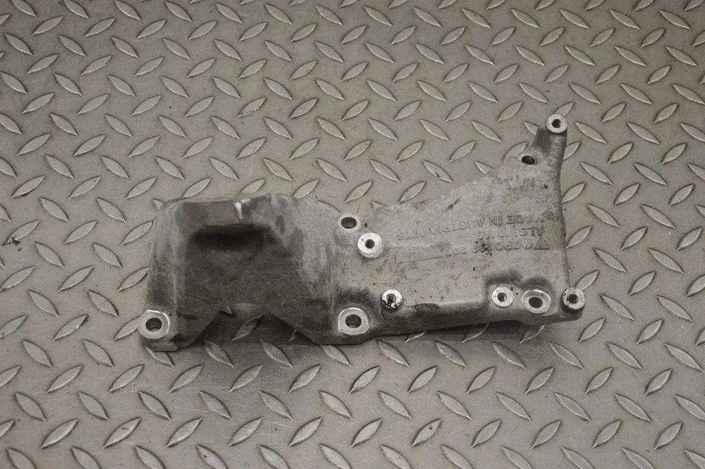 Engine mounting bracket 7P8198307