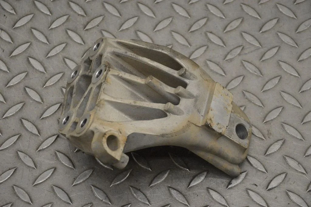 Mootori kinnituskronstein 50545195