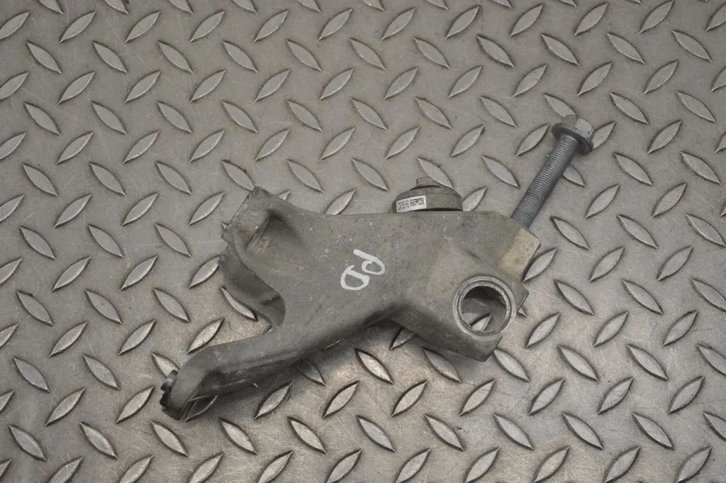 Mootori kinnituskronstein – Porsche Taycan 9J1 (2019-)