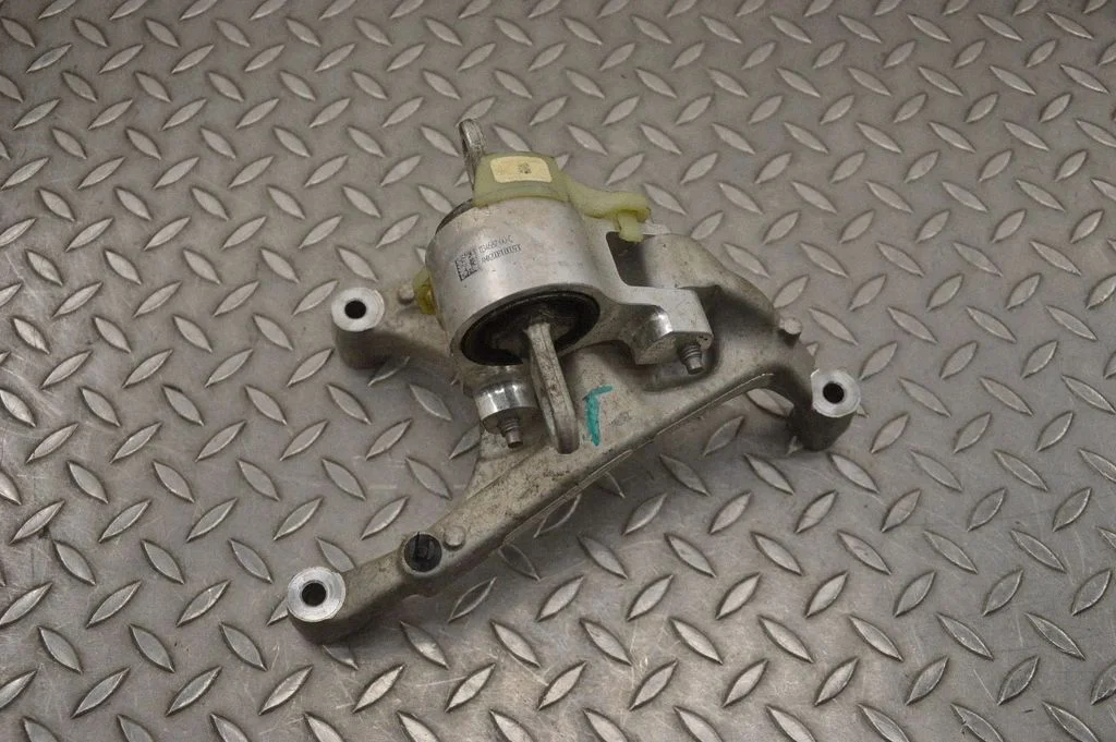 Engine mounting bracket 113468200C