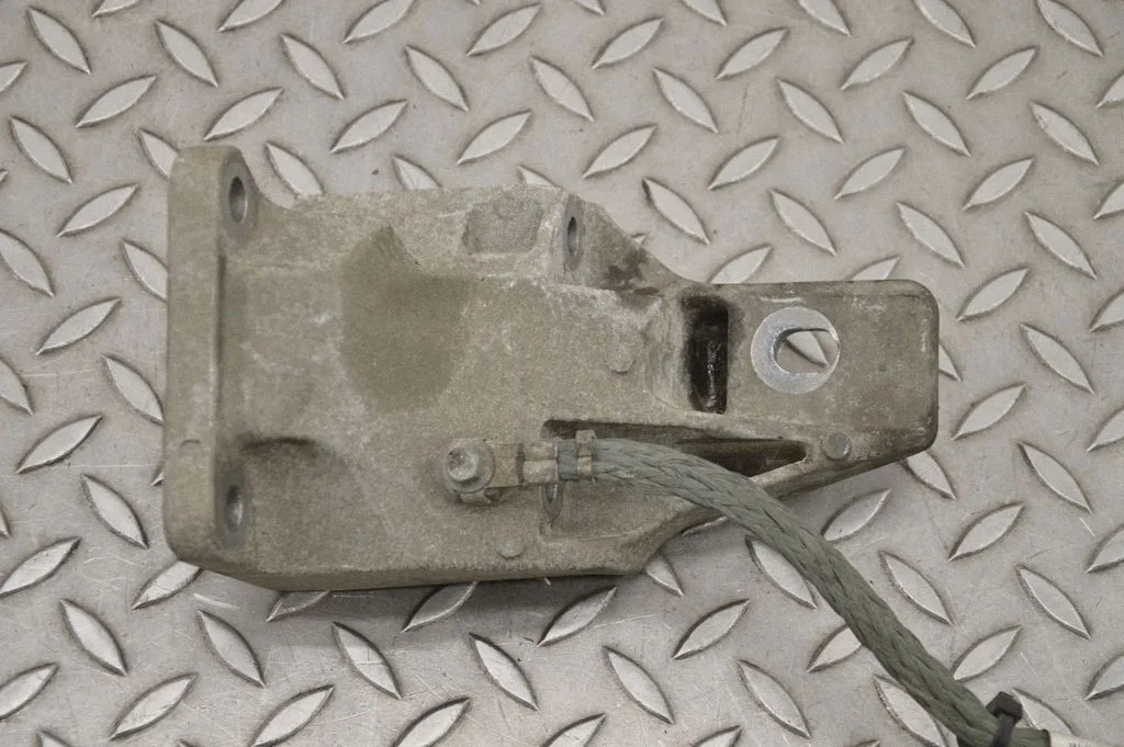 Dzinēja stiprinājuma kronšteins – Land Rover Range Rover Sport L494 (2013-)