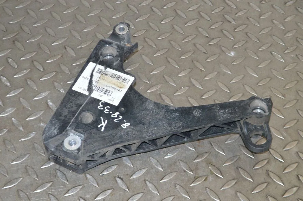 Engine mounting bracket 6424936