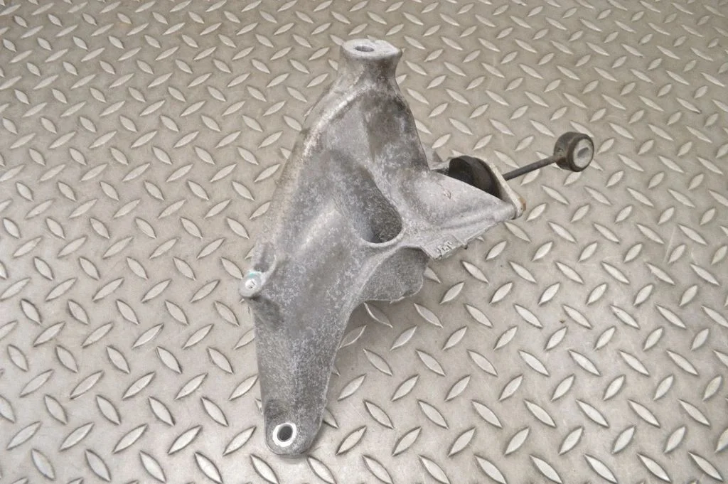 Engine mounting bracket 4M0199807AD