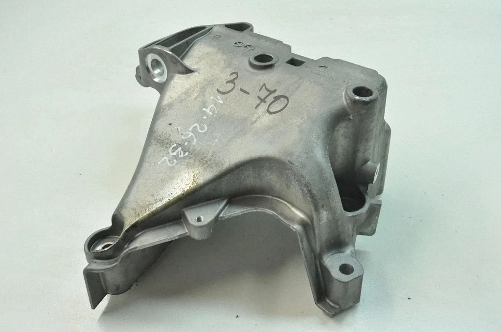 Engine mounting bracket – Volkswagen e-Golf (2014-)