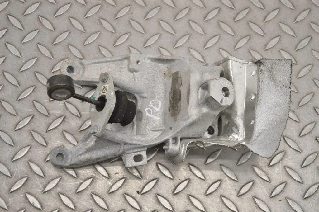 Engine mounting bracket 4M0199308BQ