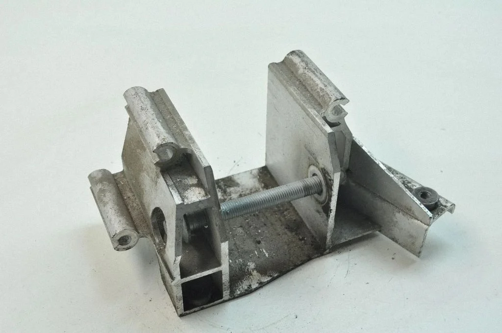 Mootori kinnituskronstein 6858270