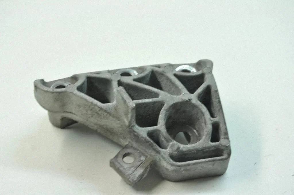 Dzinēja stiprinājuma kronšteins 6788664