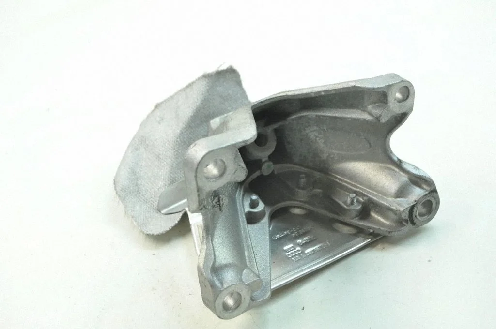 Engine mounting bracket – Audi A4 Allroad B8 (2008-2016)