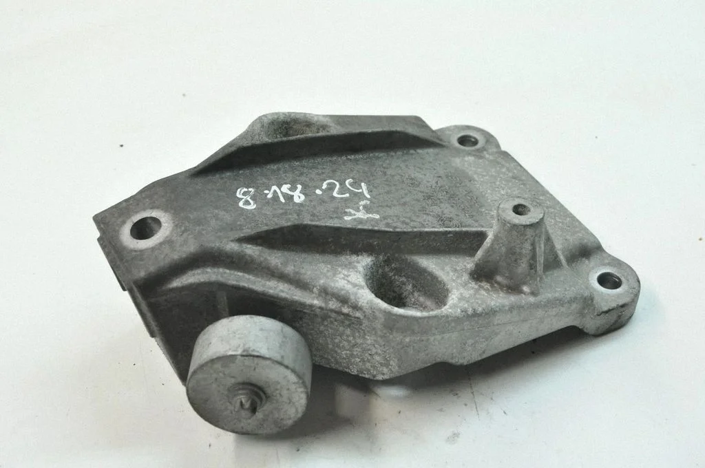 Engine mounting bracket 6777623
