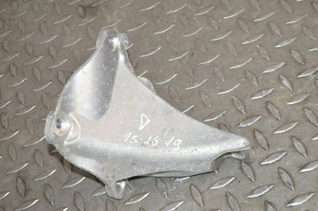 Mootori kinnituskronstein JY537M124CA