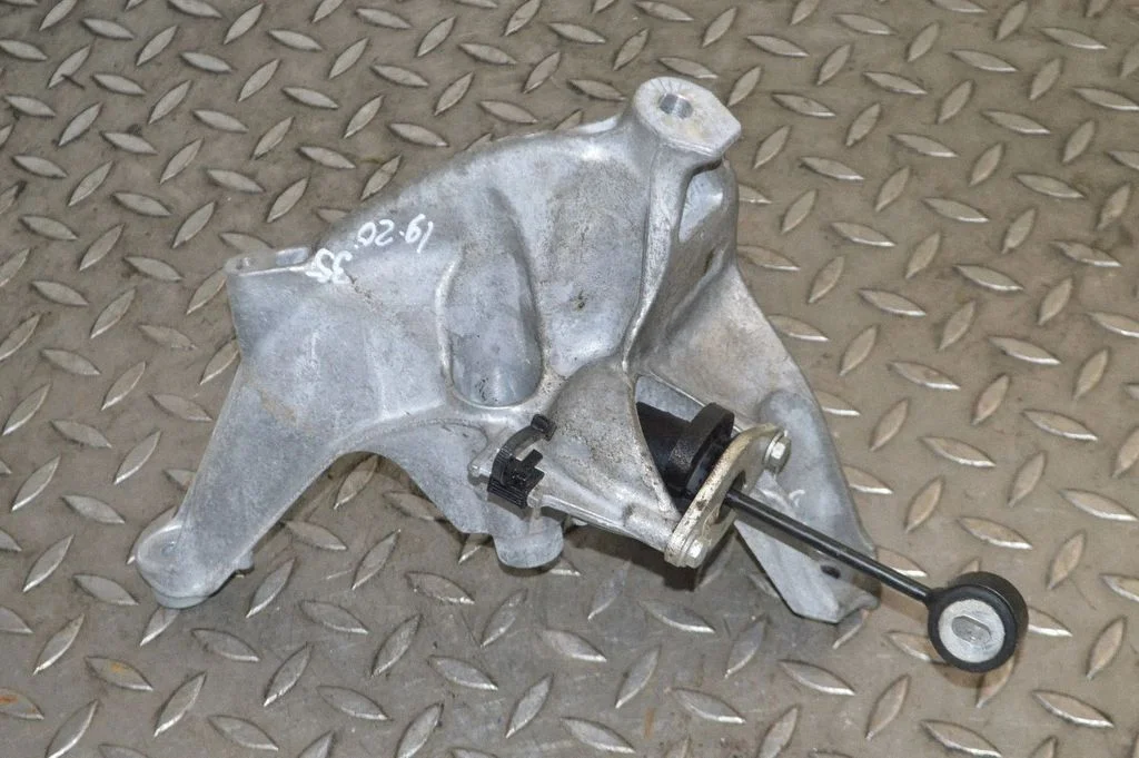 Dzinēja stiprinājuma kronšteins 80A199307