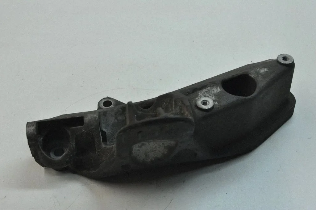 Engine mounting bracket – BMW 5 Series E60 E61 (2004-2010)