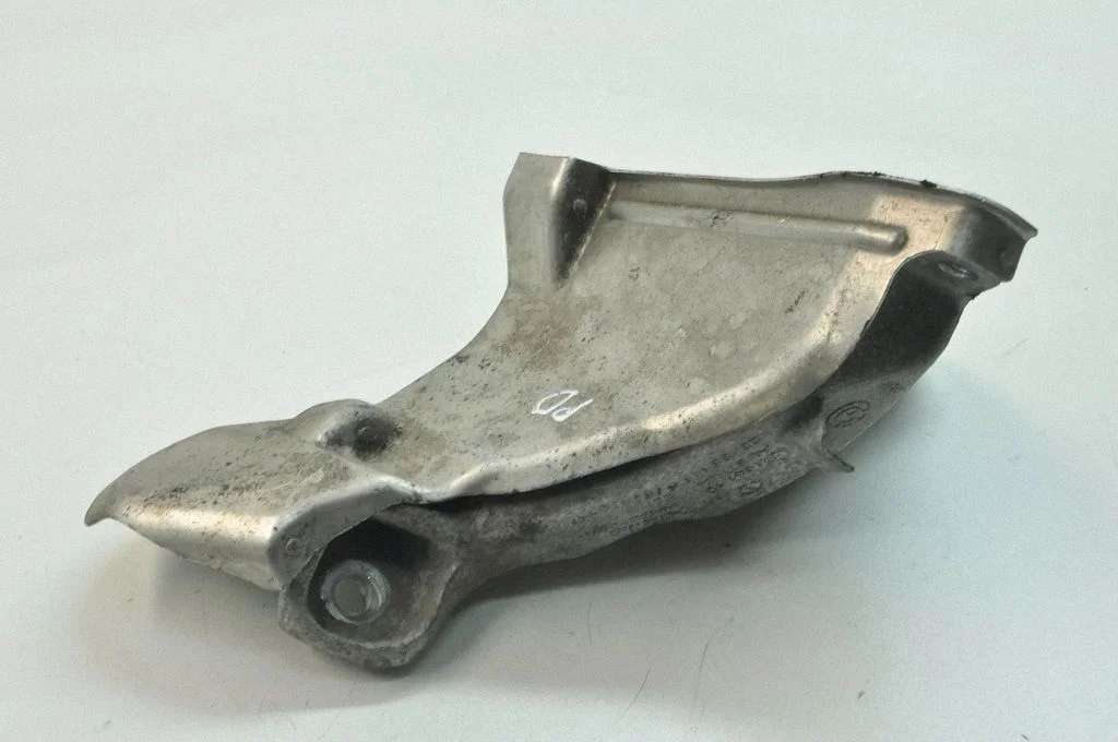 Dzinēja stiprinājuma kronšteins 6164574