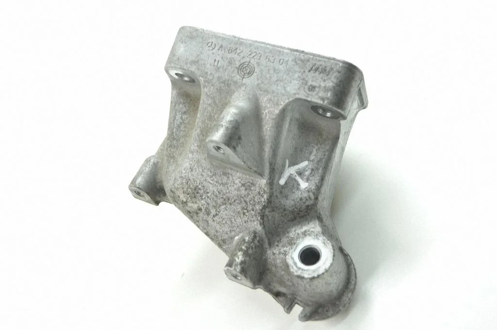 Engine mounting bracket – Mercedes-Benz ML-Class W166 (2012-2017)