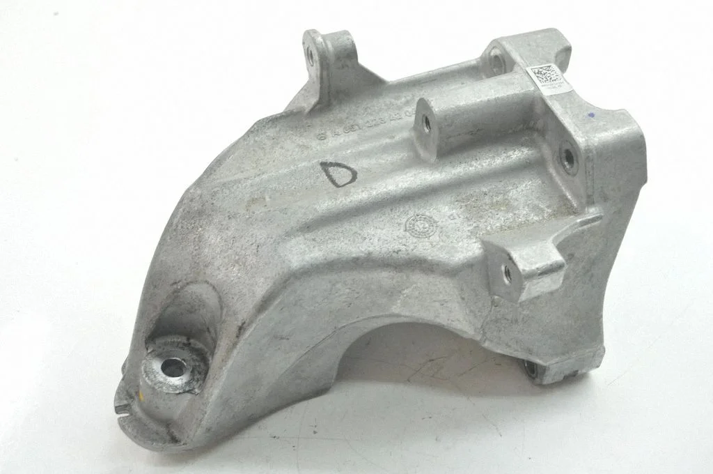 Engine mounting bracket – Mercedes-Benz C-Class W205 (2014-2021)