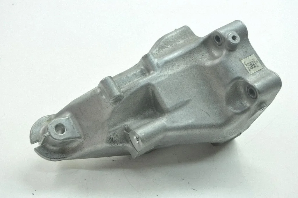 Engine mounting bracket – Mercedes-Benz C-Class W205 (2014-2021)