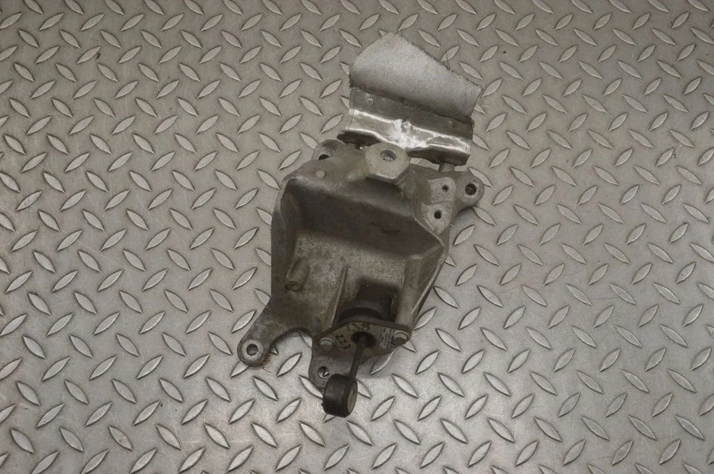 Engine mounting bracket – Audi Q7 4M (2015-)