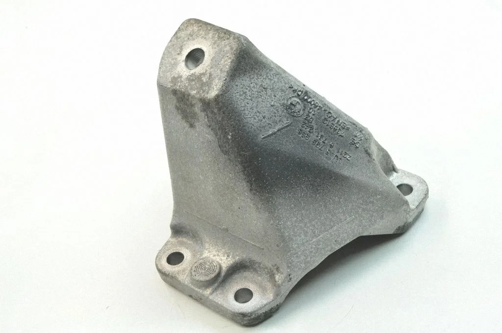 Engine mounting bracket – BMW 5 Series F10 F11 (2009-2016)