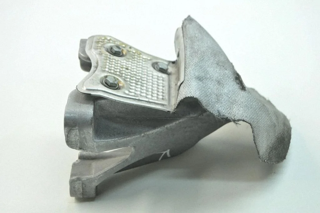 Engine mounting bracket 8K0199307B